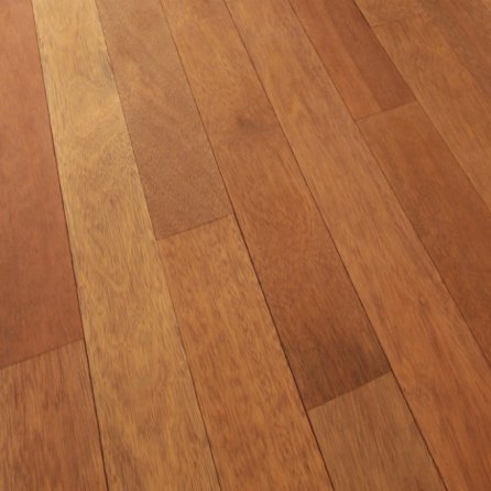 Dlaczego zimą powstają w parkiecie szczeliny?