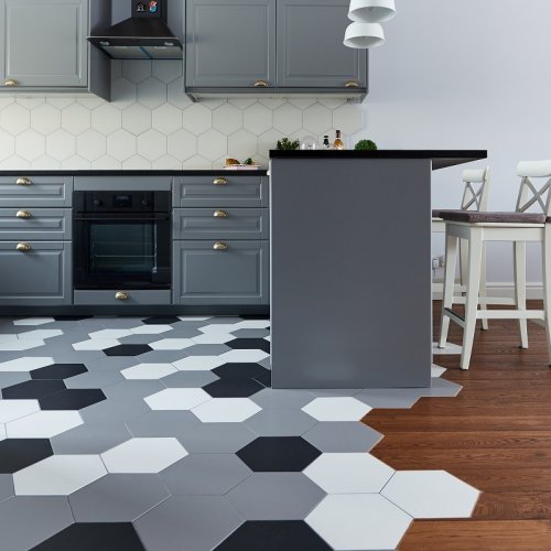 Czym łączyć podłogę drewnianą z kamieniem bądź gresem? 