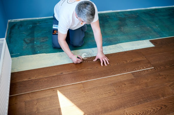 Floor installation - Color Floor Oak Brown Standard