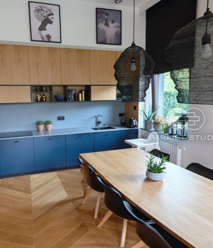 French Spruce Color Floor Oak Base Standard - 360°