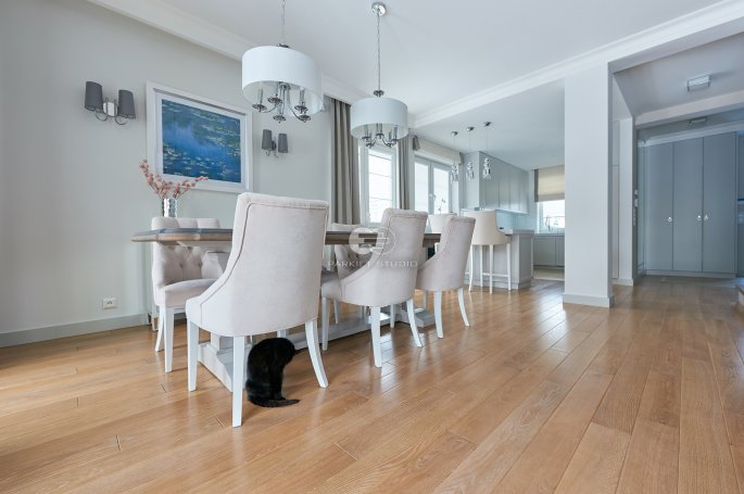 Color Floor Oak Brace - Standard