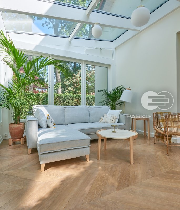 Color Floor French Spruce Oak Brace Standard