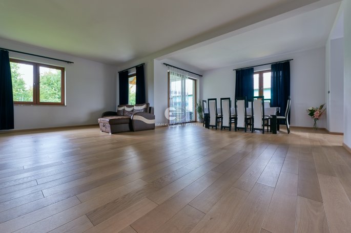 Finish Oak White-Washed Natural Board