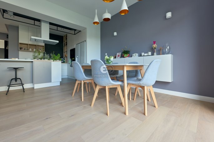 Finish Oak Whitewashed Natural Board