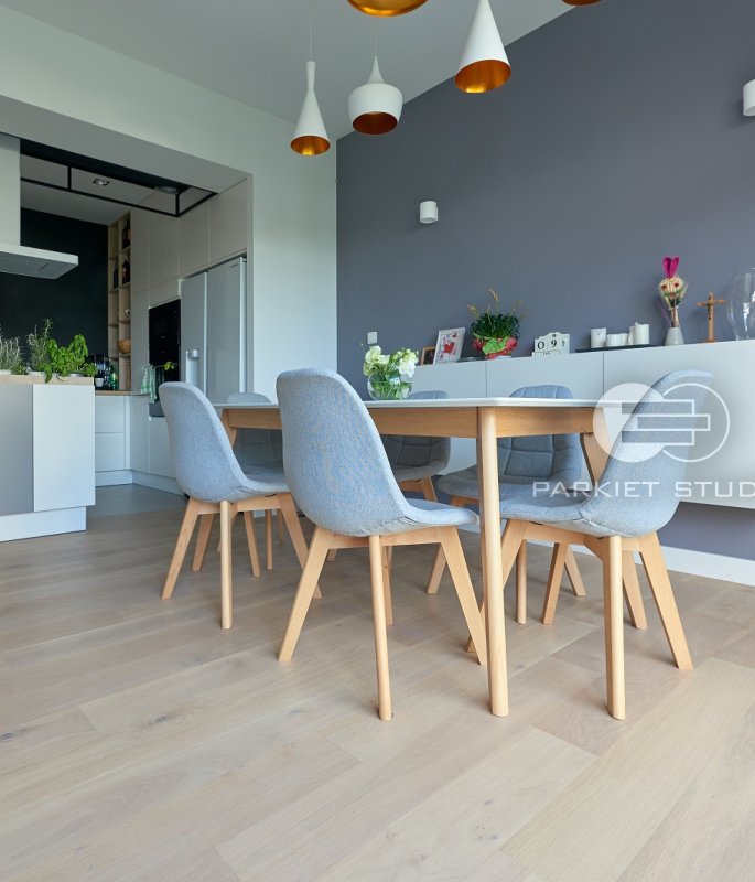 Finish Oak Whitewashed Natural Board