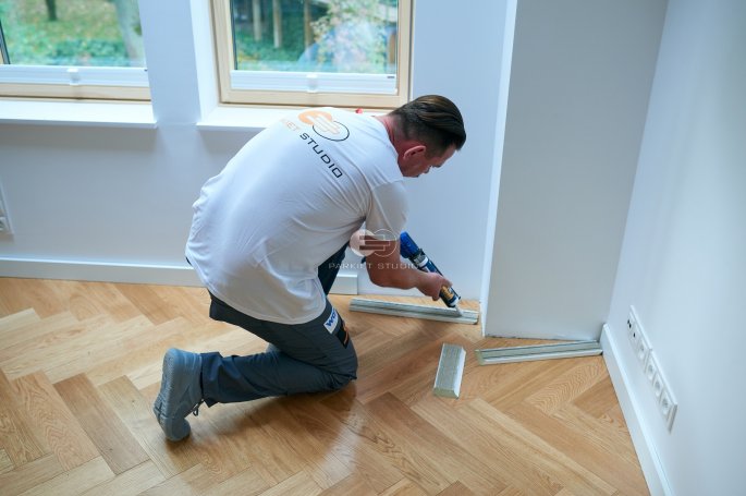 Installation of Lagrus skirting boards