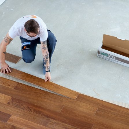 Montaż podłogi - Finish Deska Dąb Thermo Antyk  