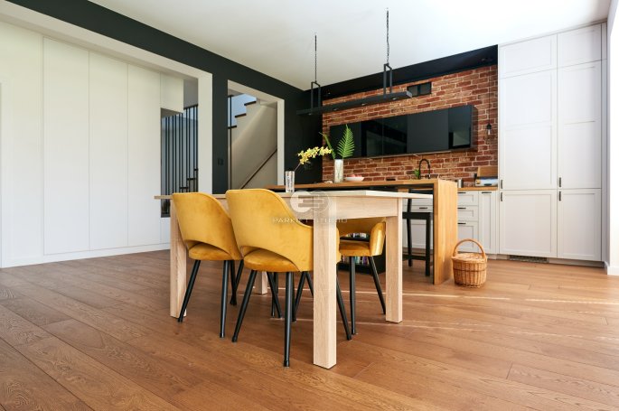 Polish Oaks - Aged Cinnamon Oak