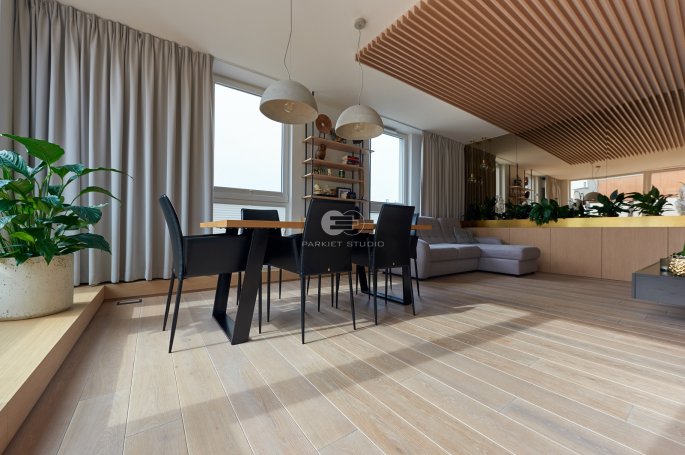 Polish Oaks - Light Oak