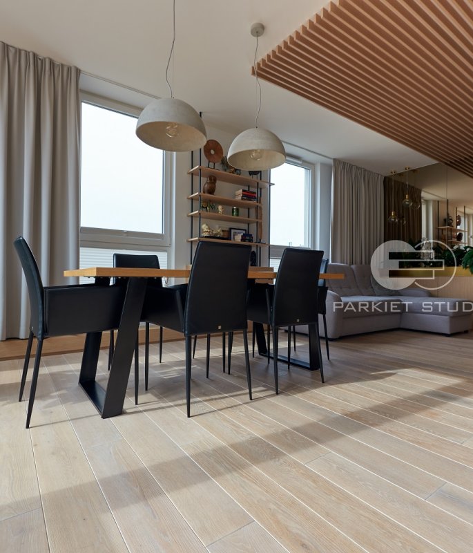 Polish Oaks - Light Oak