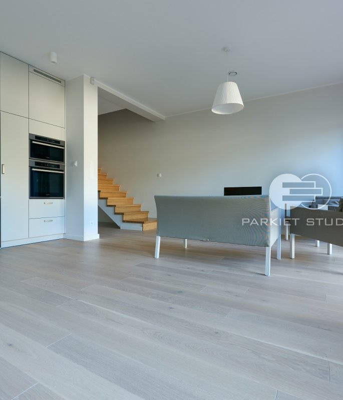 Polish Oaks - Light Oak Country