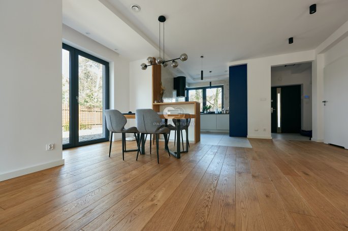 Polish Oaks - Aged Honey Oak