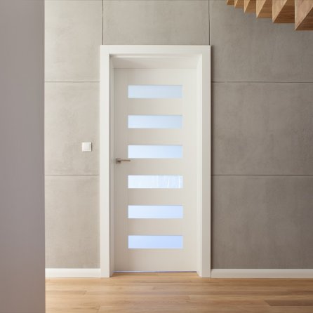 DRZWI KOMFORT K1 - SZKŁO MLECZNE BEZPIECZNE - KOLOR BIAŁY RAL 9003 - OŚCIEŻNICA STANDARD 80MM - ZAWIASY CHOWANE