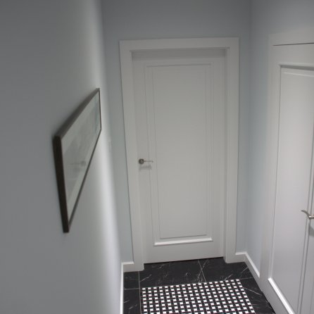 DRZWI KLASIK 01 - OŚCIEŻNICA REGULOWANA - OPASKI 80MM - KOLOR BIAŁY RAL 9003 SATYNA - ZAWIASY UKRYTE