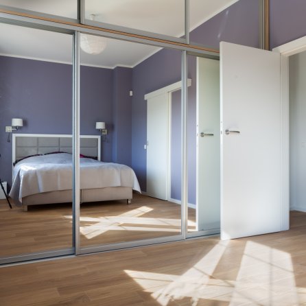 DRZWI TAFLA T1 - OŚCIEŻNICA STANDARD 80MM - KOLOR BIAŁY RAL 9003 - ZAWIASY CHOWANE - ZAMEK MAGNETYCZNY