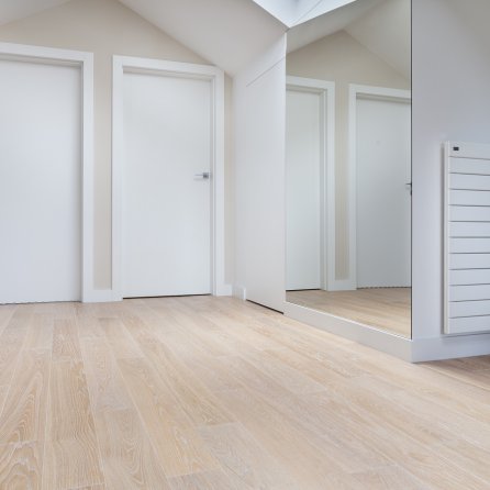 DRZWI TAFLA T1 - OŚCIEŻNICA STANDARD 80MM - KOLOR BIAŁY RAL 9003 - ZAWIASY CHOWANE