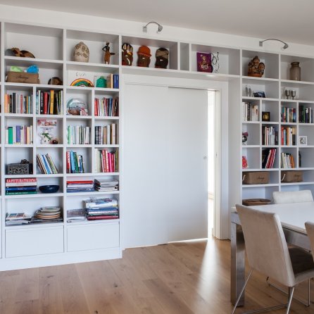 DRZWI TAFLA T1 SUWANE W KASECIE ECLISSE TELESKOPOWEJ - OŚCIEŻNICA STANDARD 80MM - KOLOR BIAŁY RAL 9003